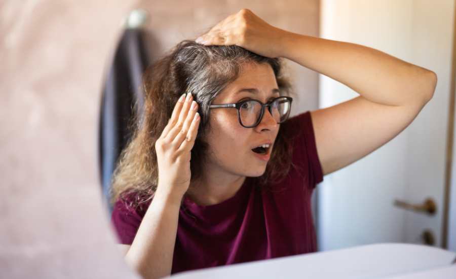 Pourquoi ai-je des cheveux blancs prématurément ? Nous allons essayer de répondre à cette question dans cet article.